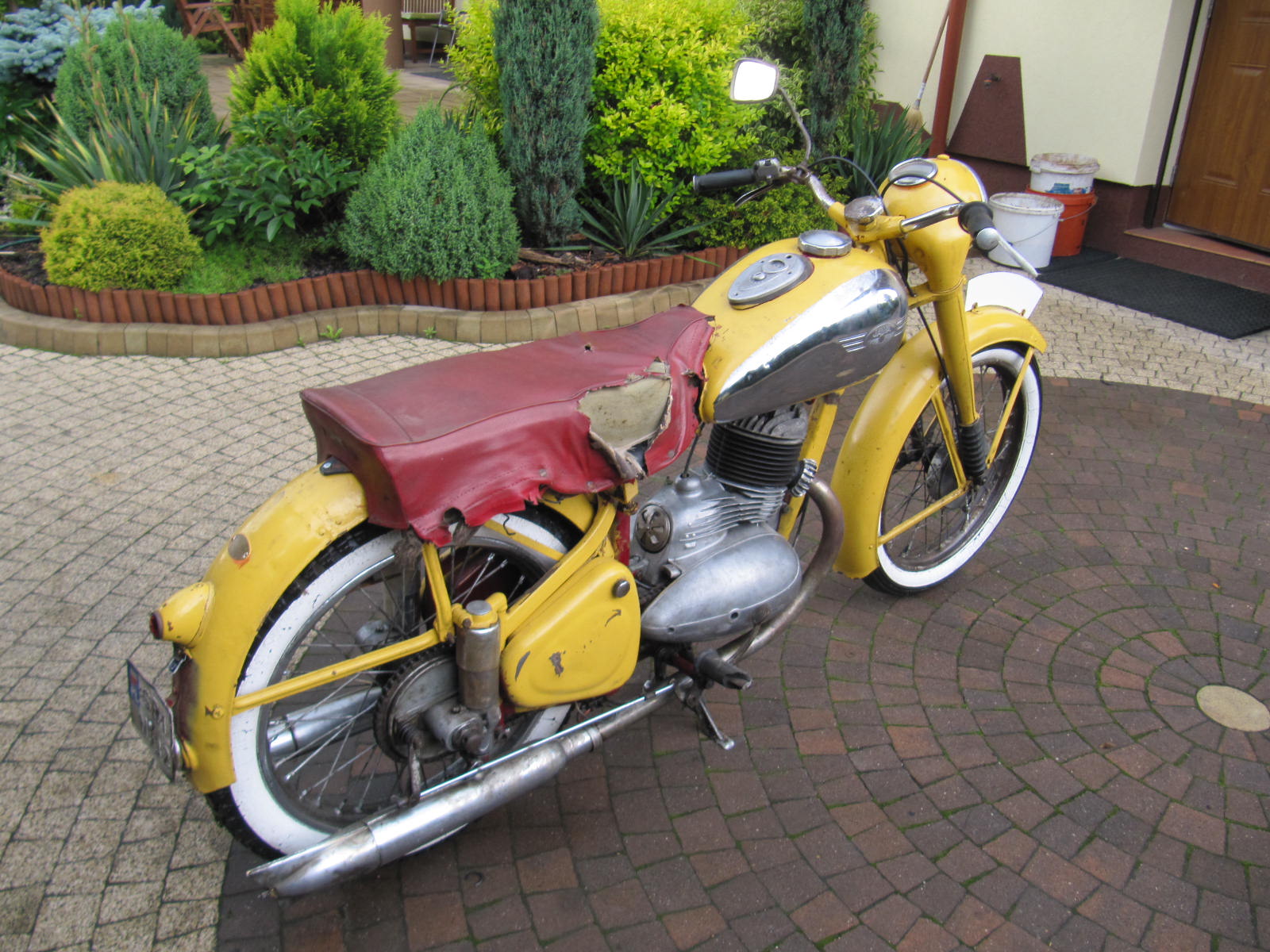 JAWA PERAK 250